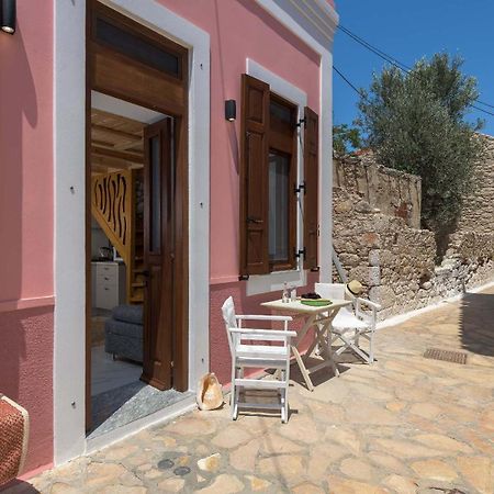 Captain'S Memories Stylish Harbour Apartments Chalki Town エクステリア 写真