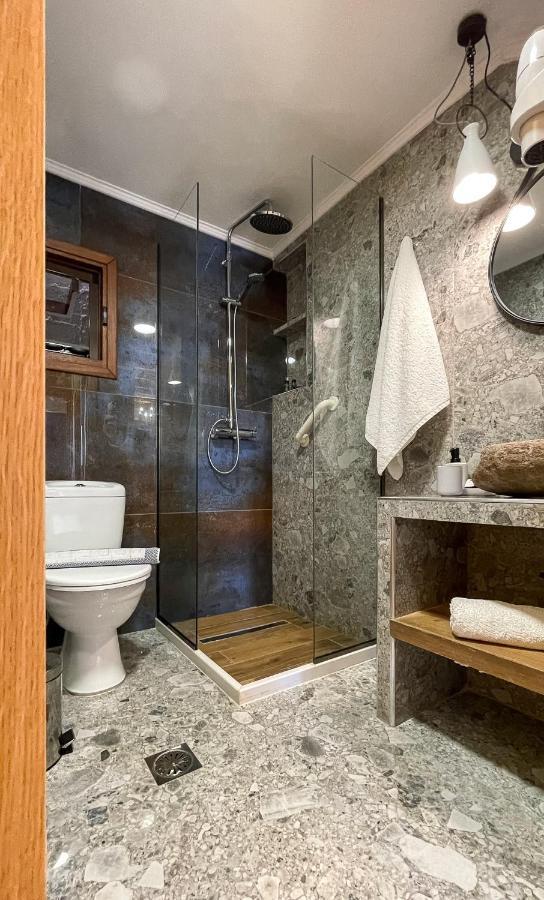 Captain'S Memories Stylish Harbour Apartments Chalki Town エクステリア 写真