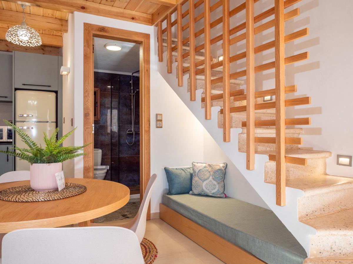 Captain'S Memories Stylish Harbour Apartments Chalki Town エクステリア 写真