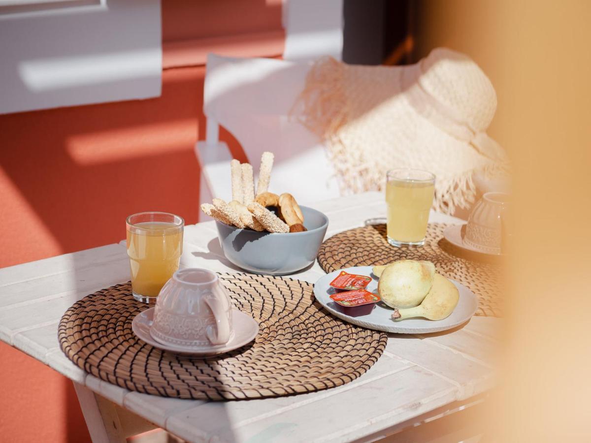 Captain'S Memories Stylish Harbour Apartments Chalki Town エクステリア 写真
