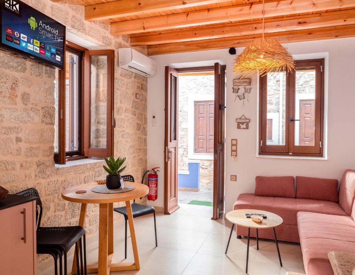 Captain'S Memories Stylish Harbour Apartments Chalki Town エクステリア 写真