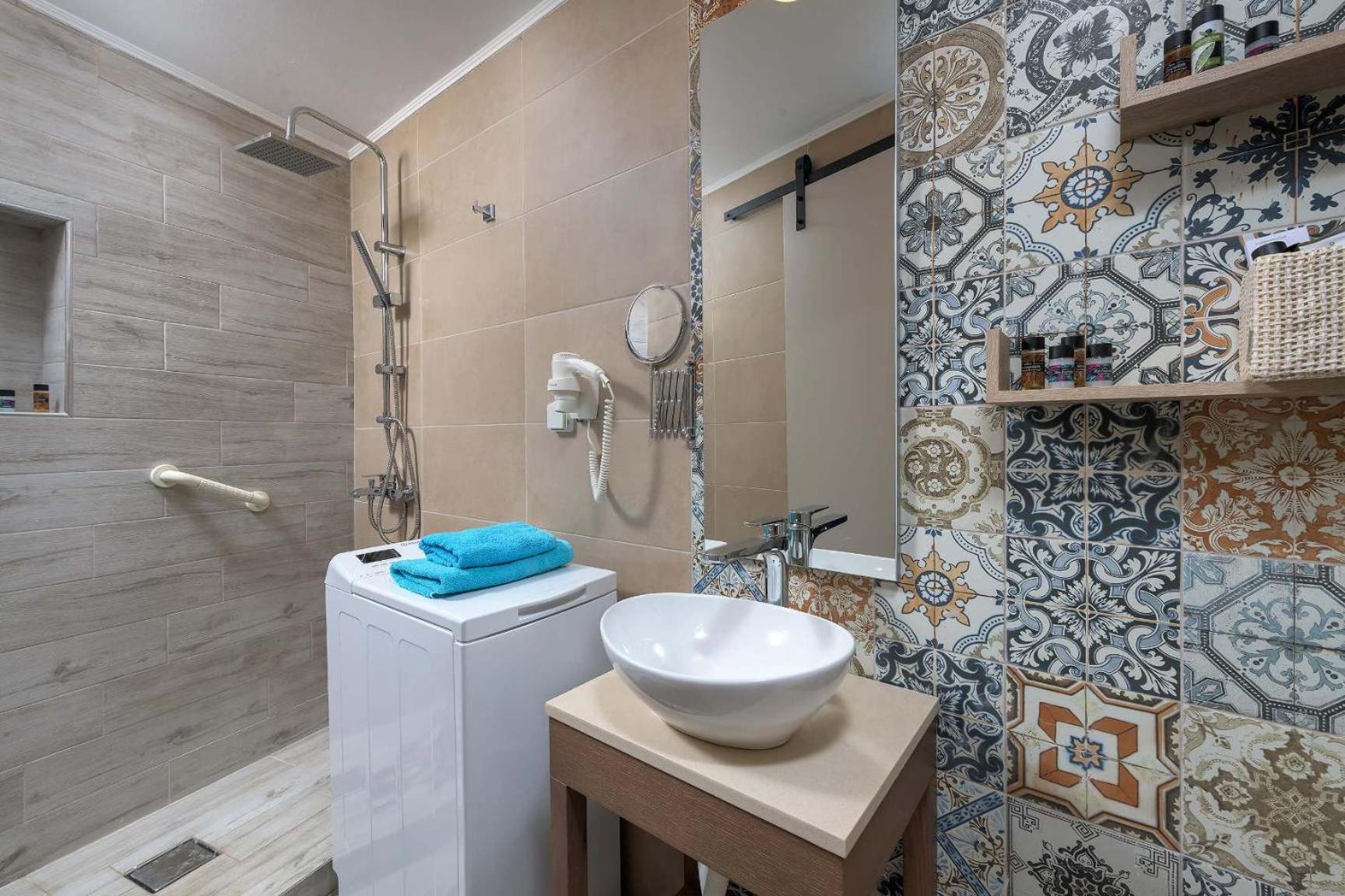 Captain'S Memories Stylish Harbour Apartments Chalki Town エクステリア 写真