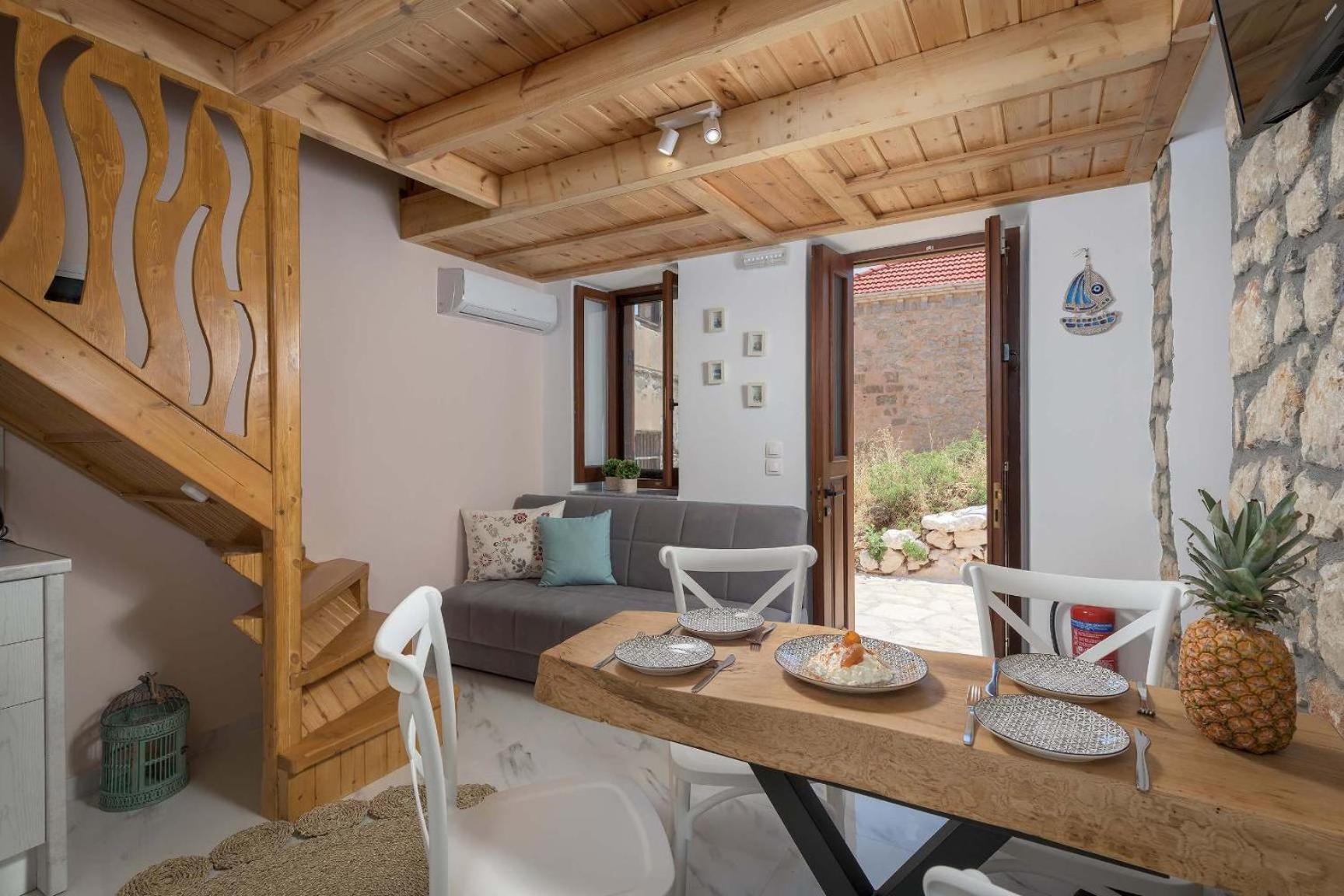 Captain'S Memories Stylish Harbour Apartments Chalki Town エクステリア 写真