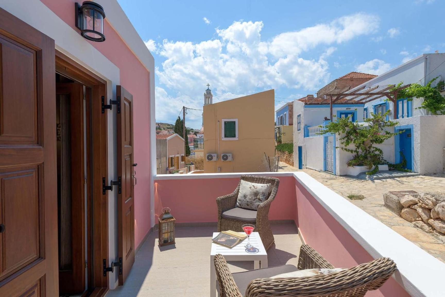 Captain'S Memories Stylish Harbour Apartments Chalki Town エクステリア 写真