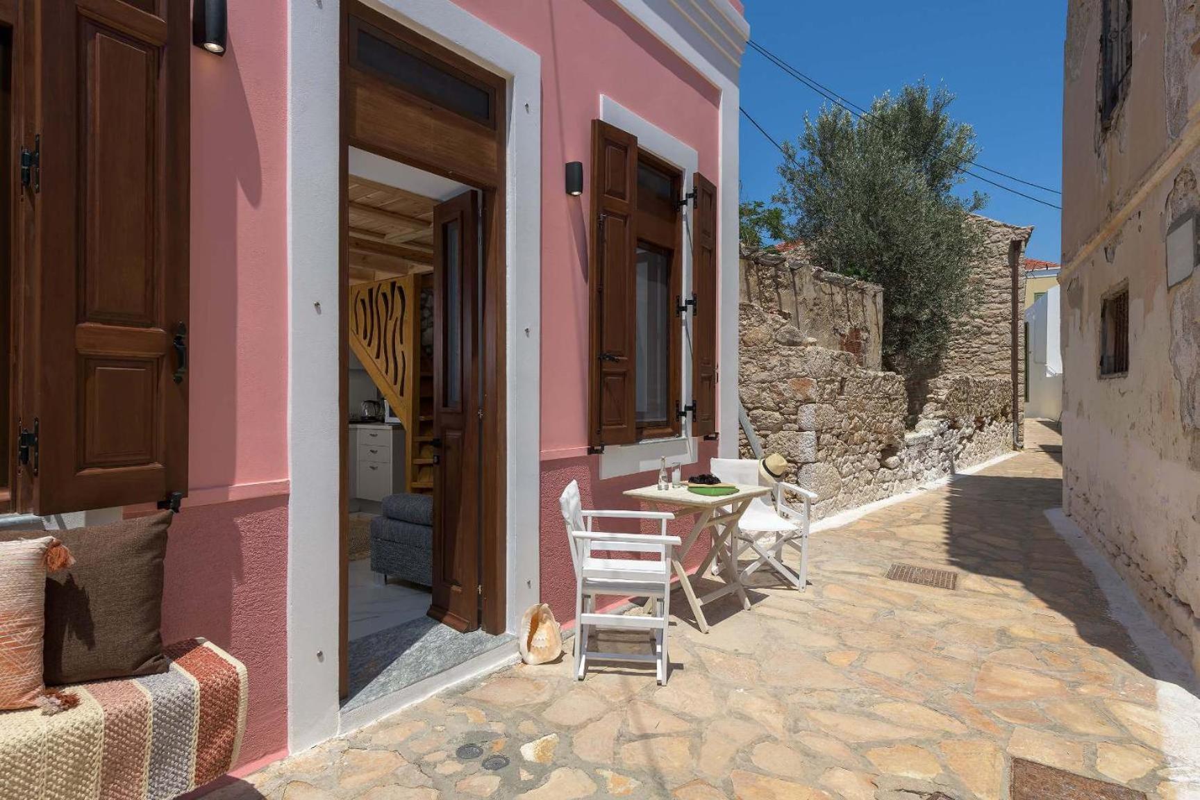 Captain'S Memories Stylish Harbour Apartments Chalki Town エクステリア 写真